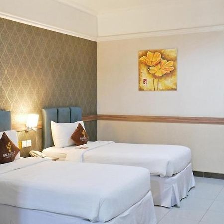 โรงแรมอมาเรโล โซโล Surakarta  ภายนอก รูปภาพ