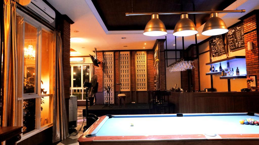 โรงแรมอมาเรโล โซโล Surakarta  ภายนอก รูปภาพ