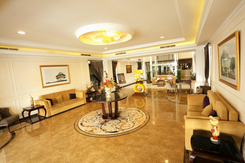 โรงแรมอมาเรโล โซโล Surakarta  ภายนอก รูปภาพ