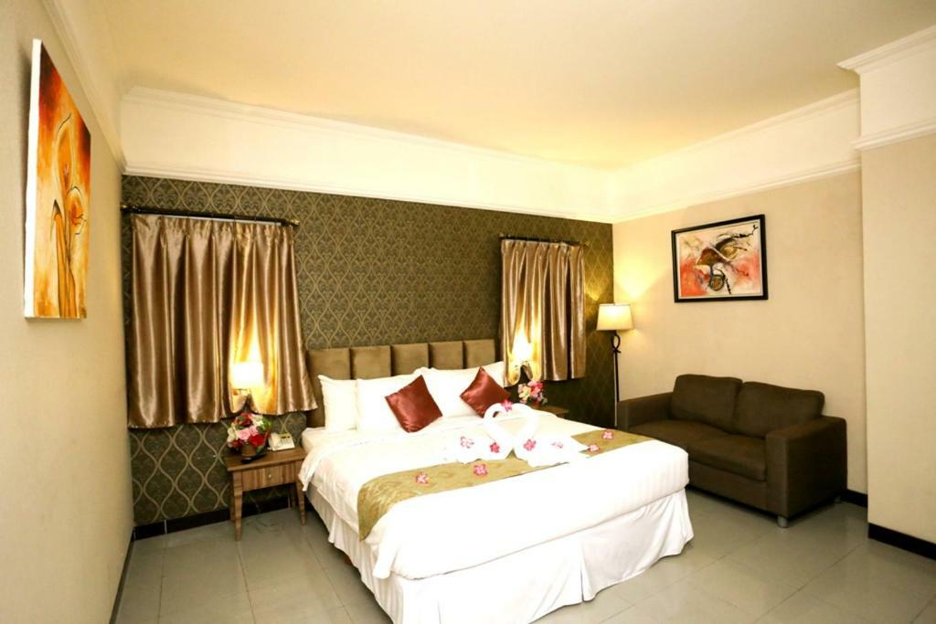 โรงแรมอมาเรโล โซโล Surakarta  ภายนอก รูปภาพ