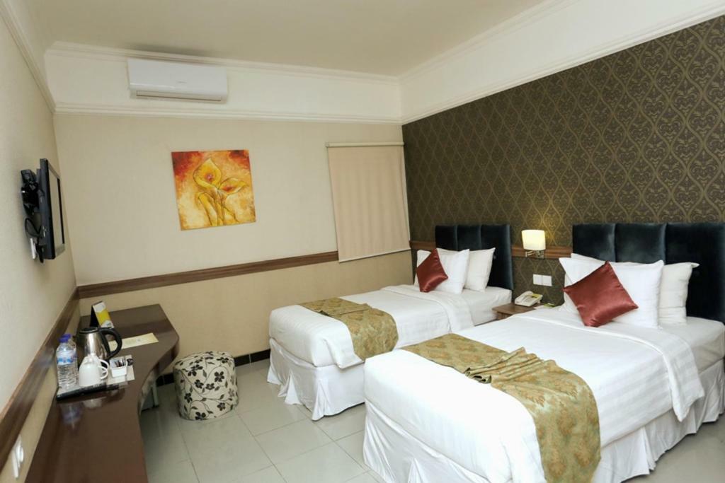 โรงแรมอมาเรโล โซโล Surakarta  ภายนอก รูปภาพ